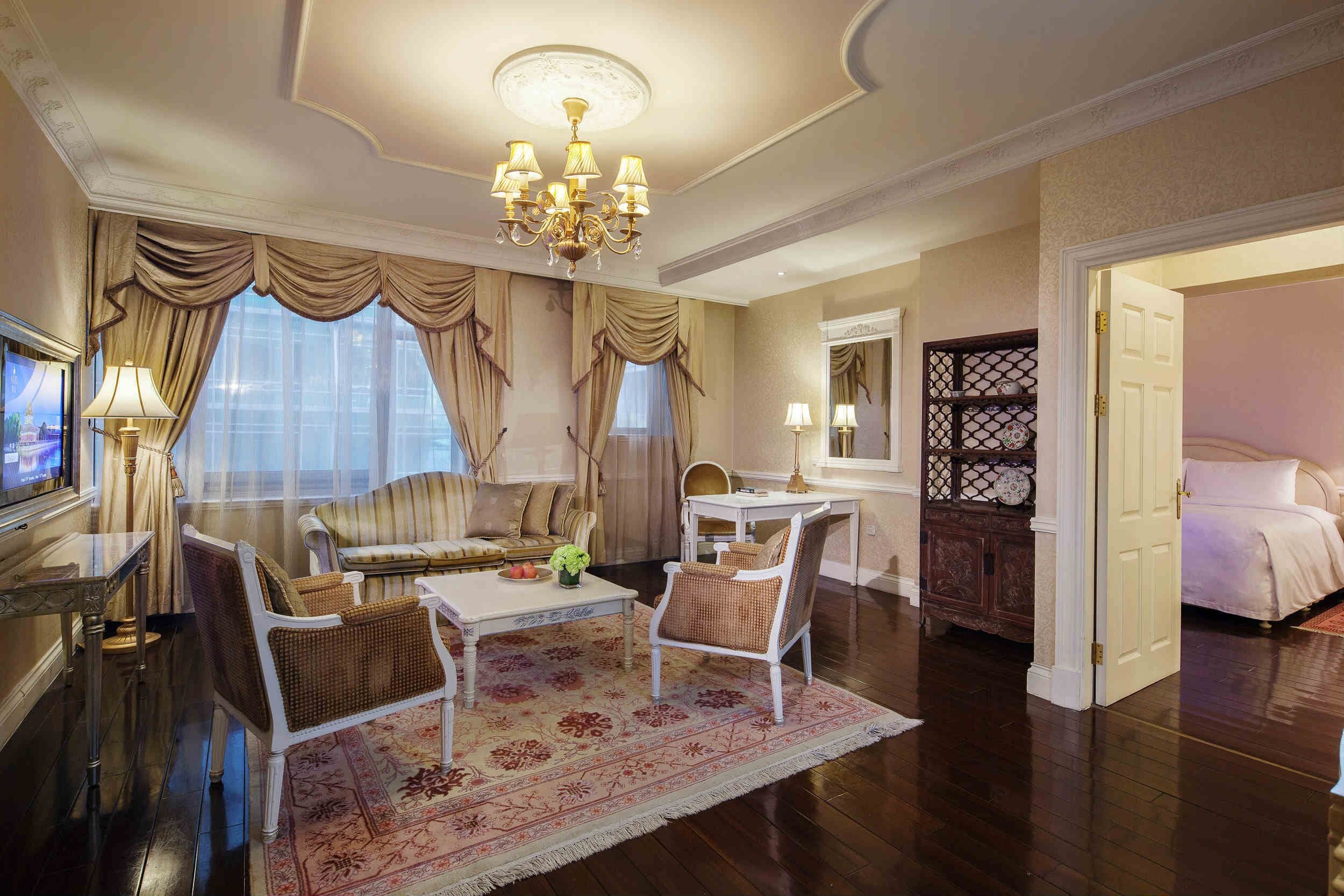 Studio (Landmark) | Living area | LCD TV, DVD player