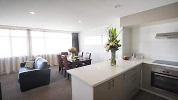 Kjøleskap, mikrobølgeovn, kaffetrakter/tekoker og vannkoker