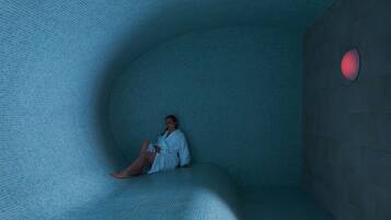 Couples treatment room(s), sauna, hot tub, steam room