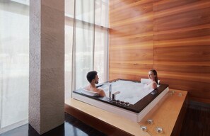 Couples treatment room(s), sauna, hot tub, steam room