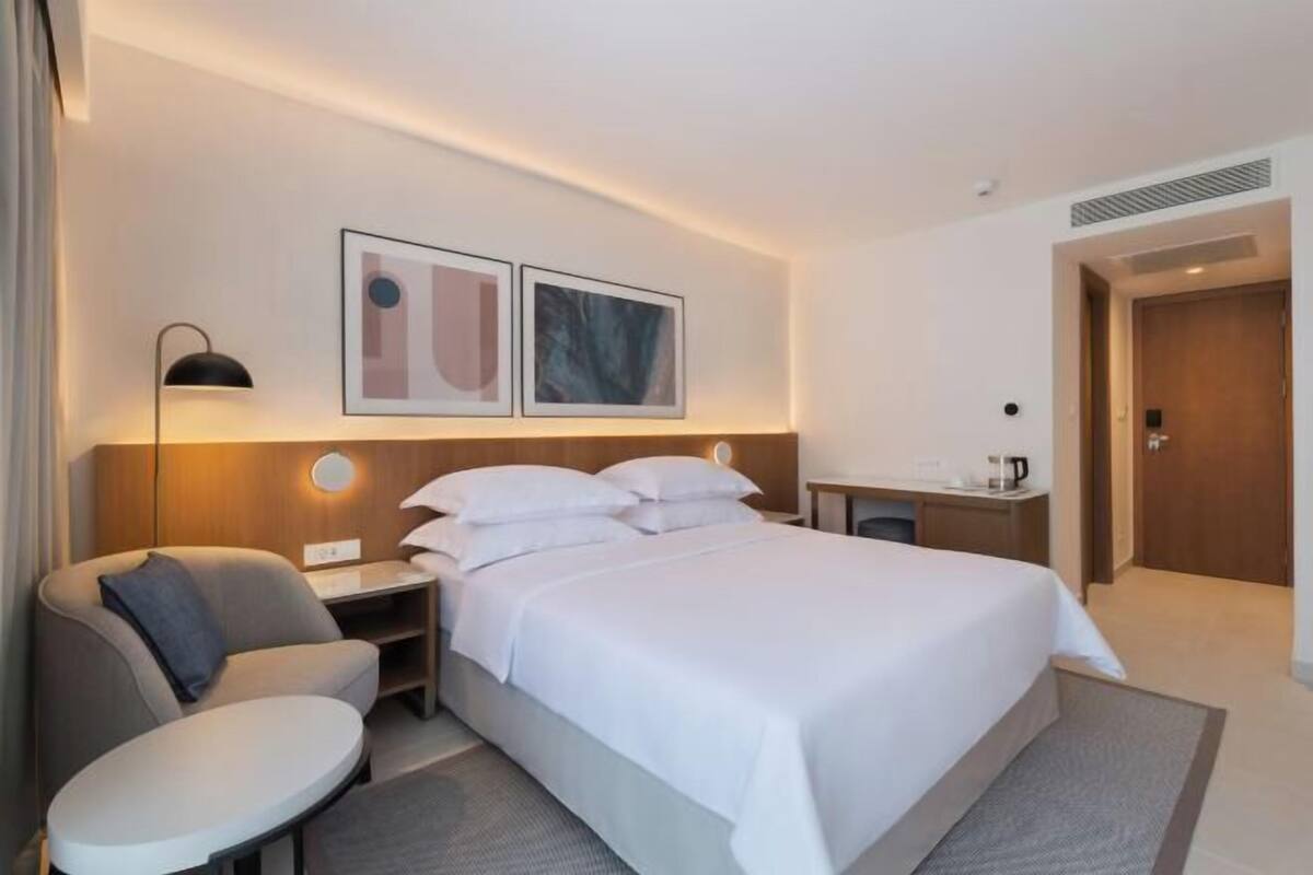 Hypo-allergenic bedding available, minibar, in-room safe, desk