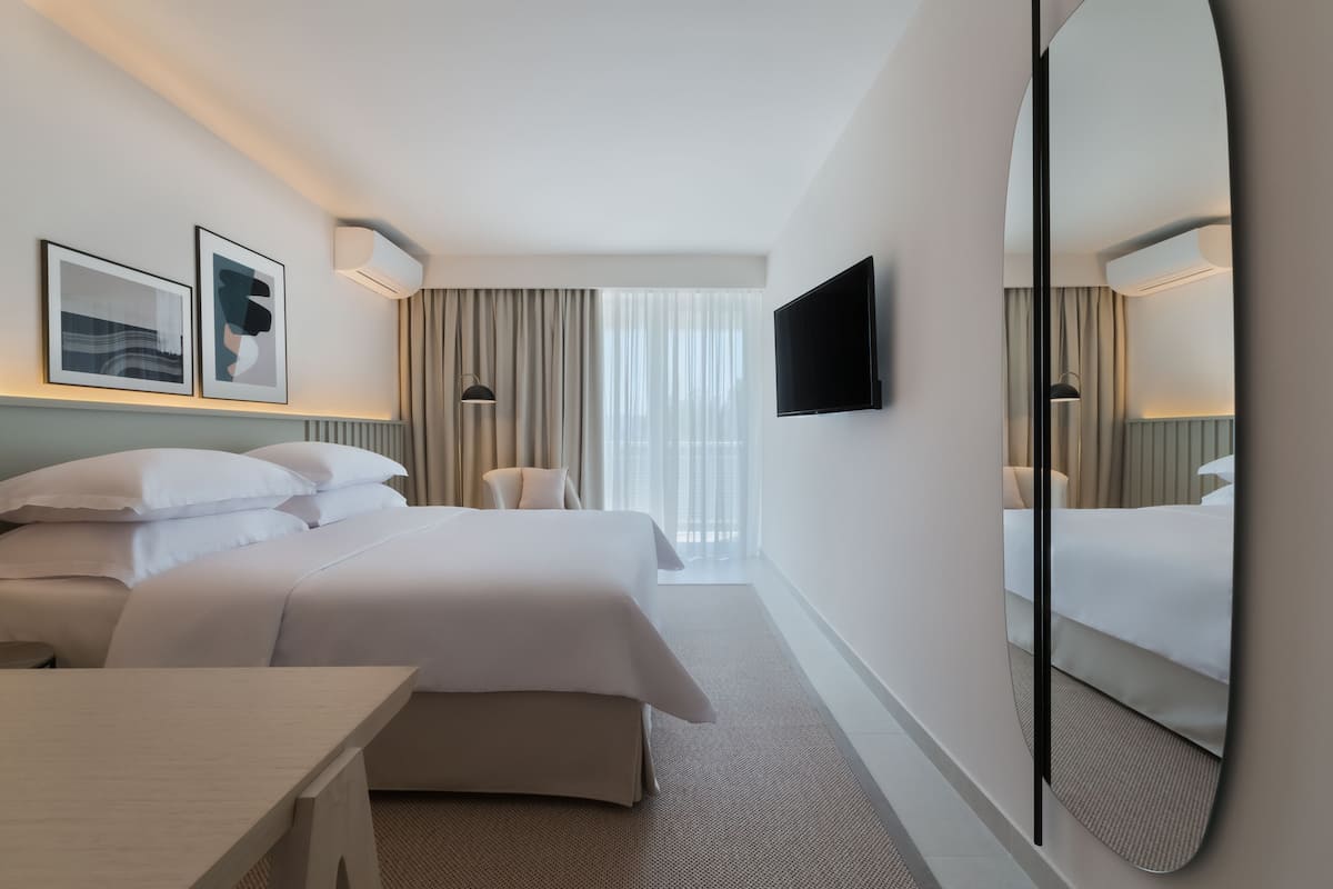 Minibar, in-room safe, desk, soundproofing