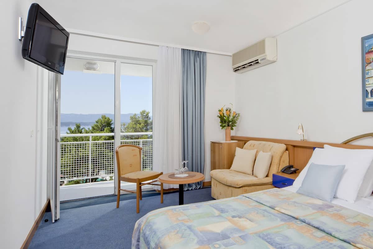Minibar, in-room safe, desk, soundproofing