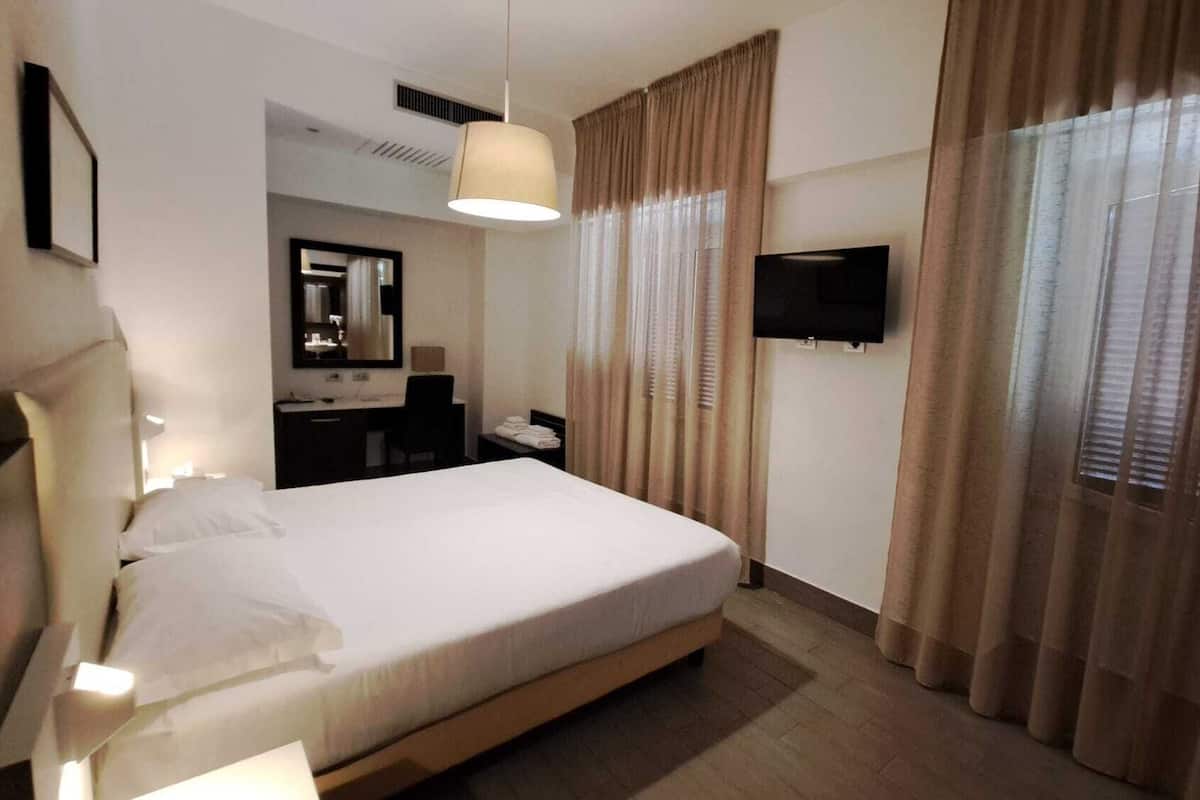Superior Double or Twin Room | In-room safe, desk, free WiFi, bed sheets