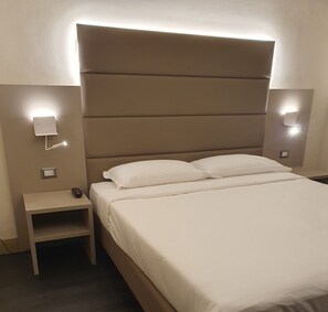 Classic Double or Twin Room | In-room safe, desk, free WiFi, bed sheets - LH Hotel Excel Roma Montemario (Rome)