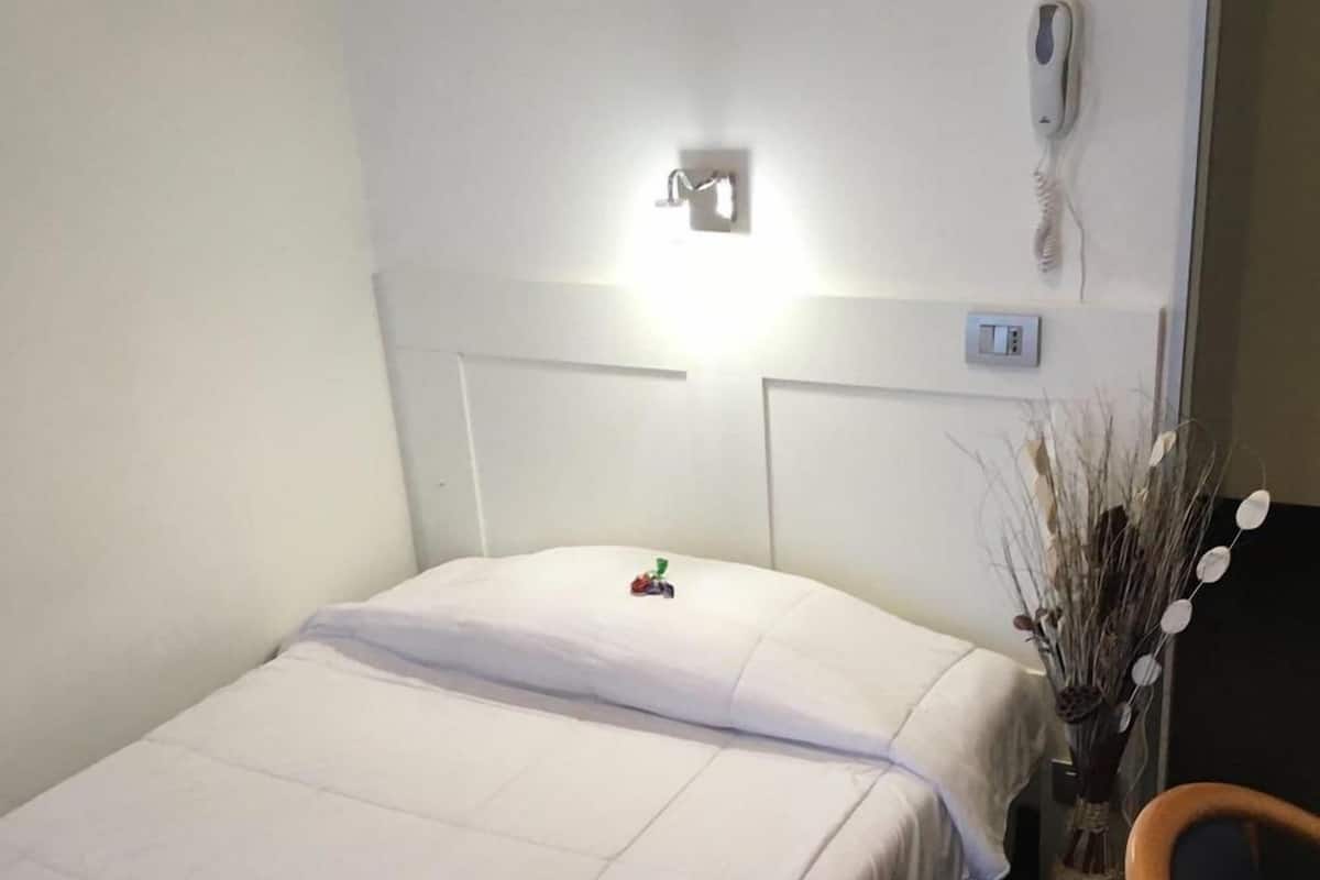 In-room safe, desk, free WiFi, bed sheets