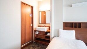 1 bedroom, down duvets, desk, laptop workspace