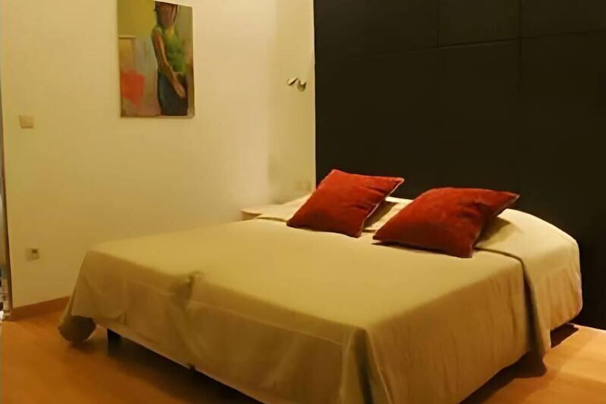 Frigobar, cofres nos quartos, escrivaninha, cortinas blackout