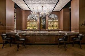 4 baaria, allasbaari