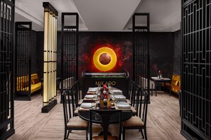 5 restaurantes, se sirve desayuno 