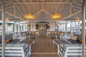 4 baaria, allasbaari