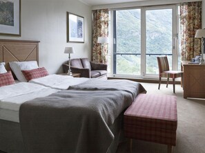Double Room (with fjord view) | Pillowtop beds, minibar, free WiFi, bed sheets - Hotel Union Geiranger Bad & Spa (Stranda)