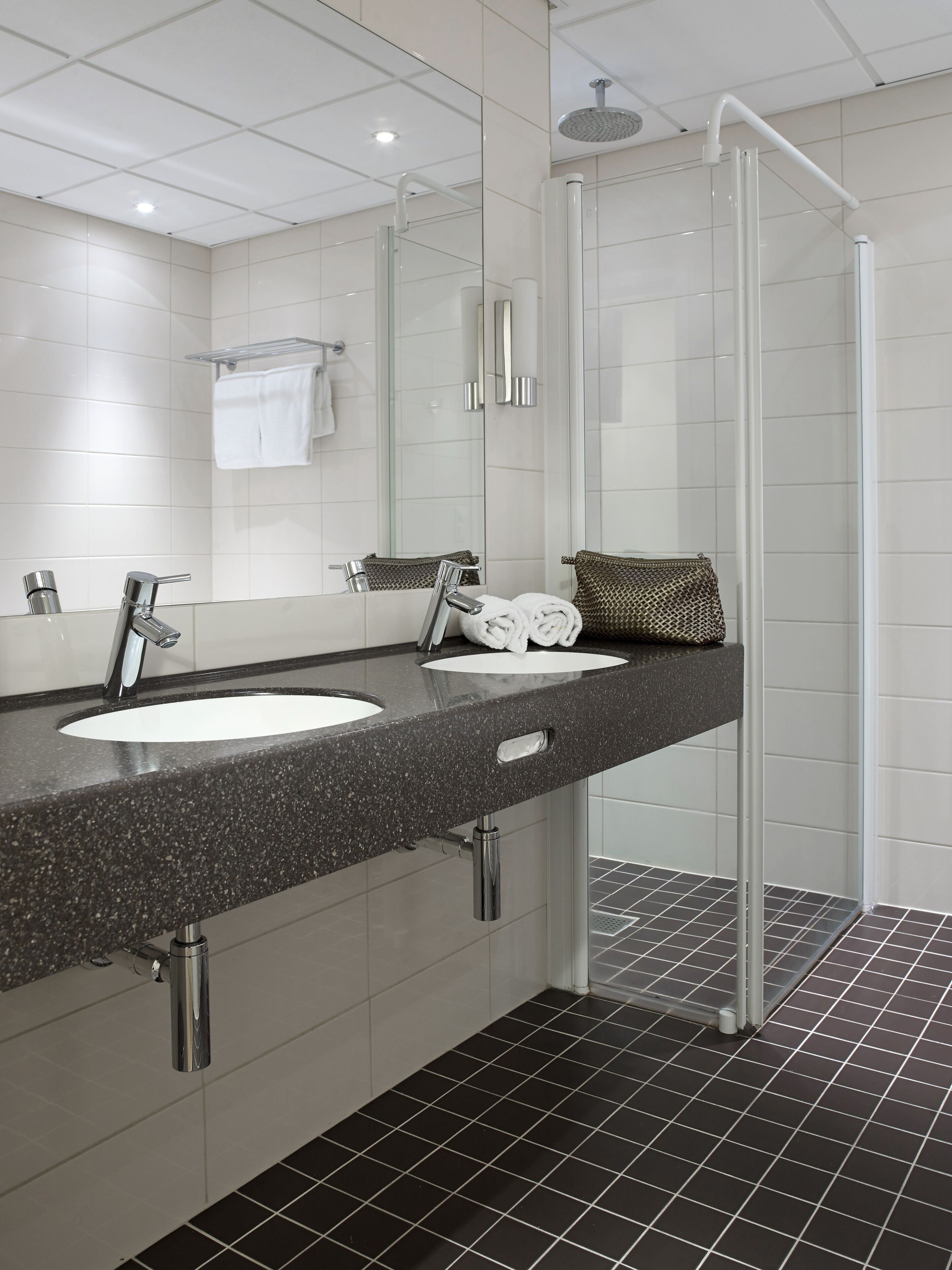 combined shower/bathtub, hair dryer, bathrobes, heated floors