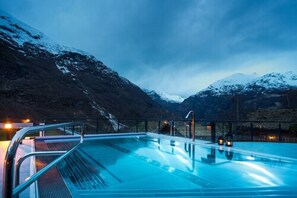 Indoor pool, 2 outdoor pools, open 6 AM to 11 PM, sun loungers - Hotel Union Geiranger Bad & Spa (Stranda)