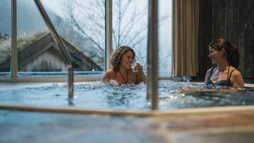 Indoor spa tub