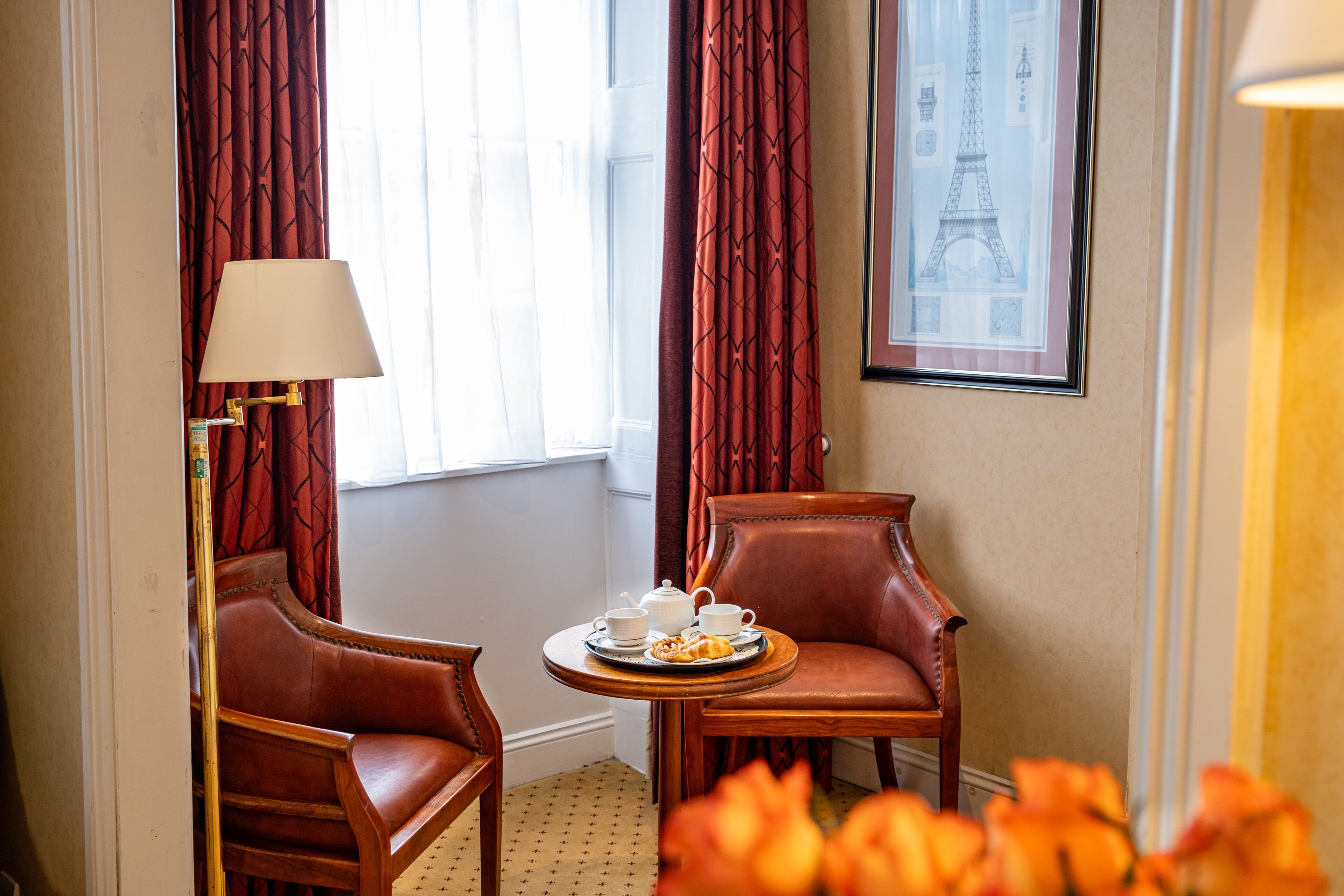 Roba de llit d'alta qualitat, caixa forta a l'habitació i escriptori 