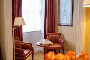 Premium bedding, in-room safe, desk, blackout drapes