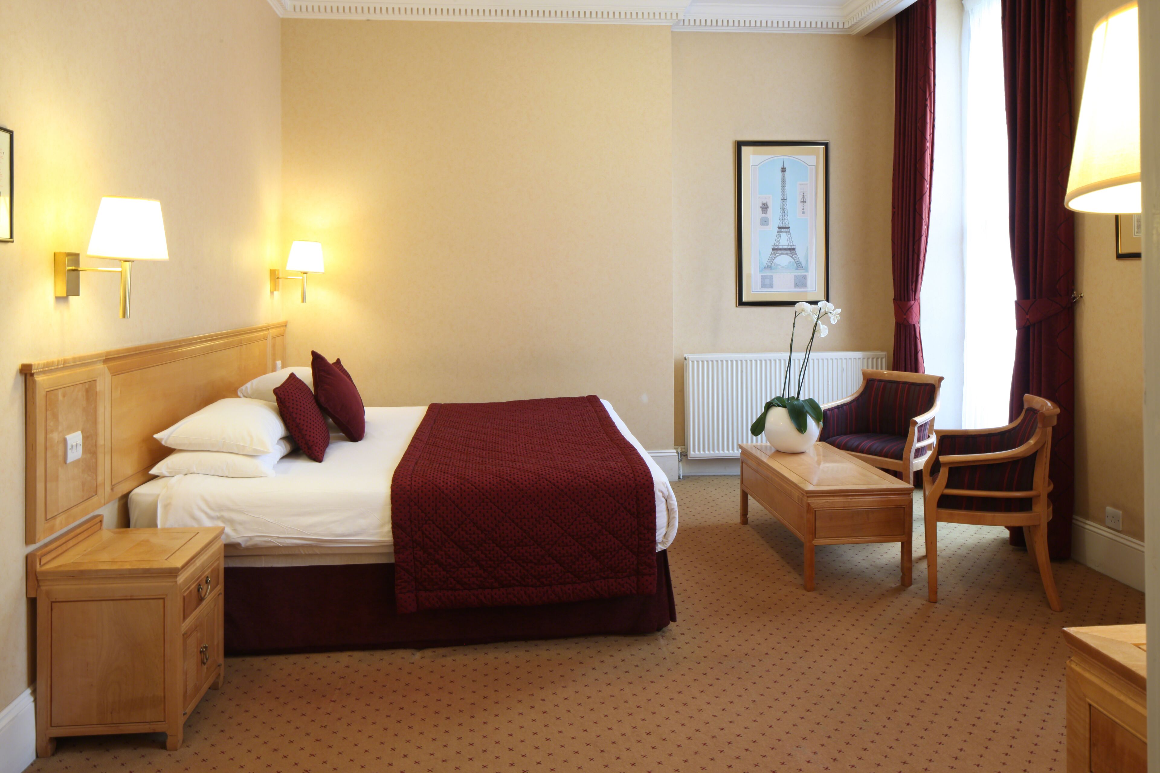 deluxe studio with kitchenette | 1 bedroom, premium bedding, in-room safe, desk