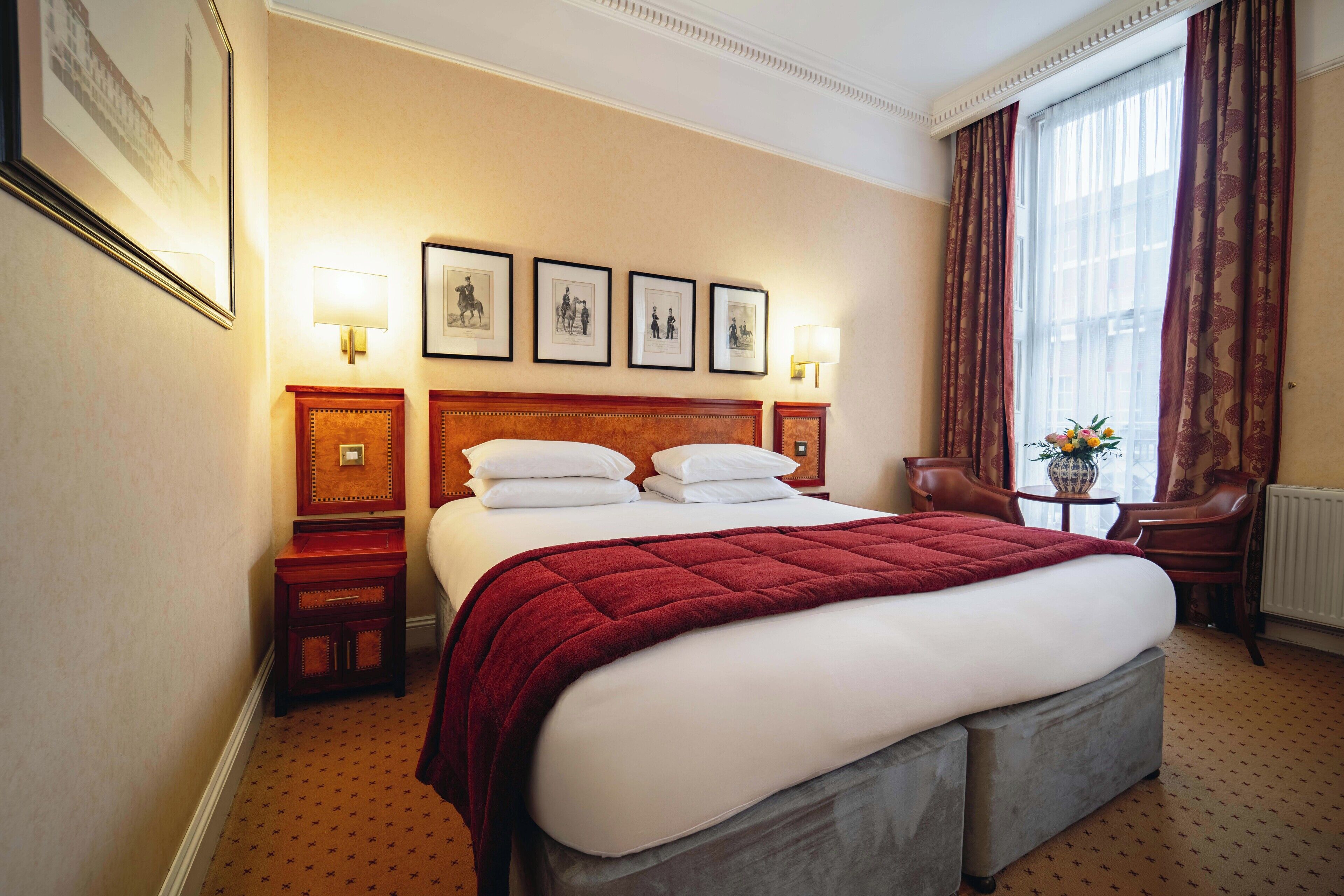 Habitació doble executiva | Roba de llit d'alta qualitat, escriptori i cortines opaques 