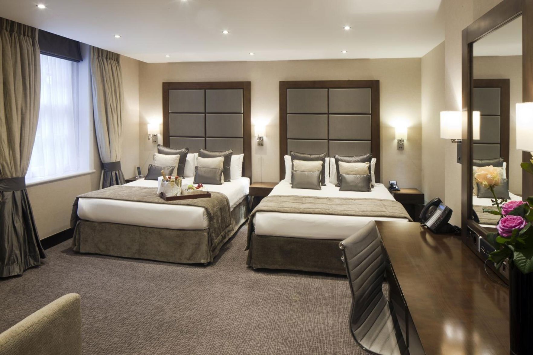 Hypo-allergenic bedding, in-room safe, desk, blackout curtains