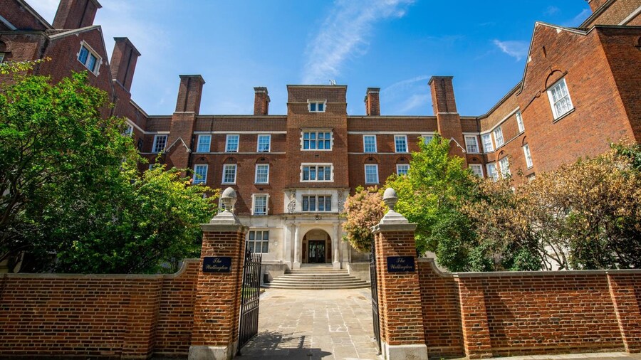 Wellington Hotel by Blue Orchid