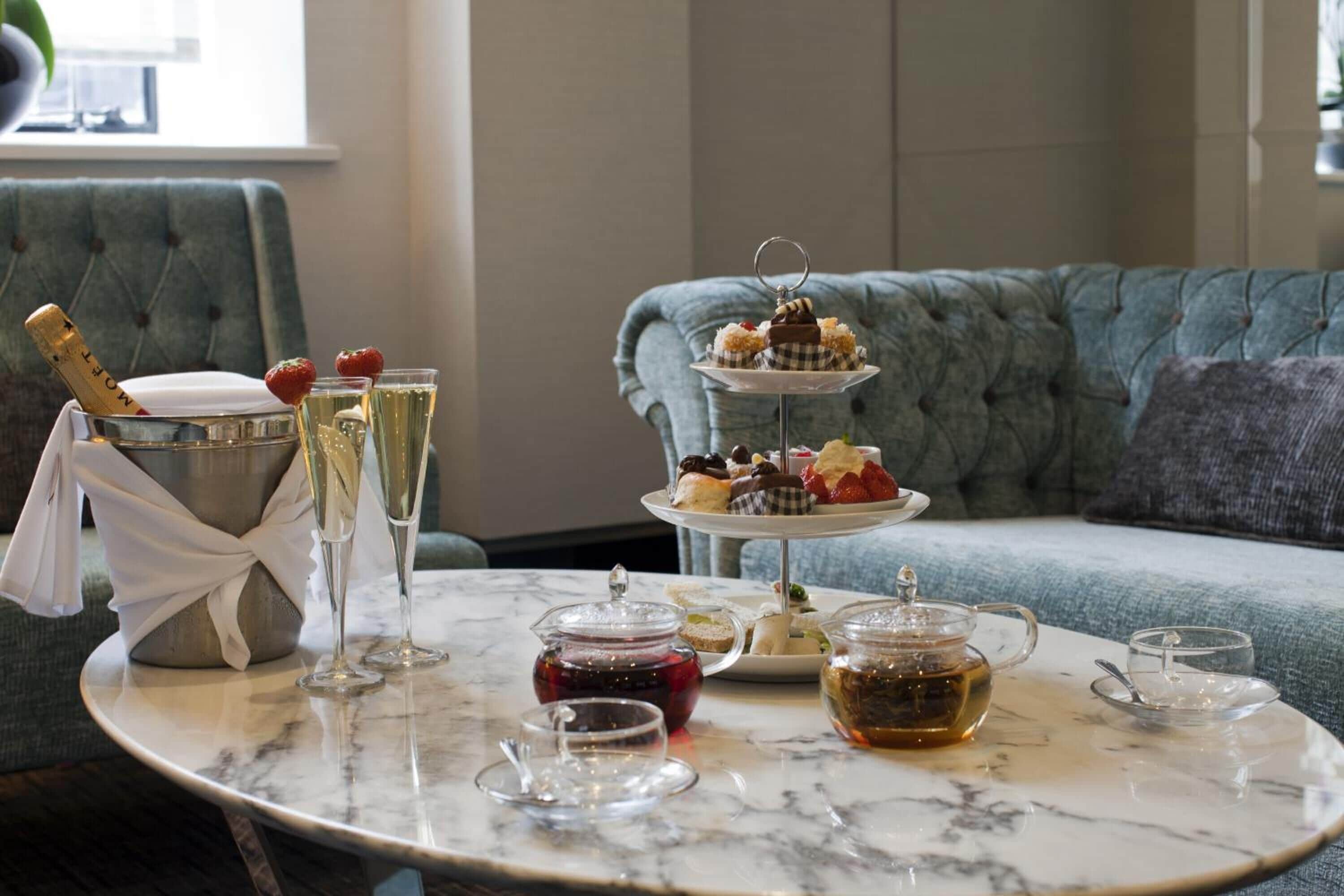 Se sirven desayunos, almuerzos y cenas; cocina italiana