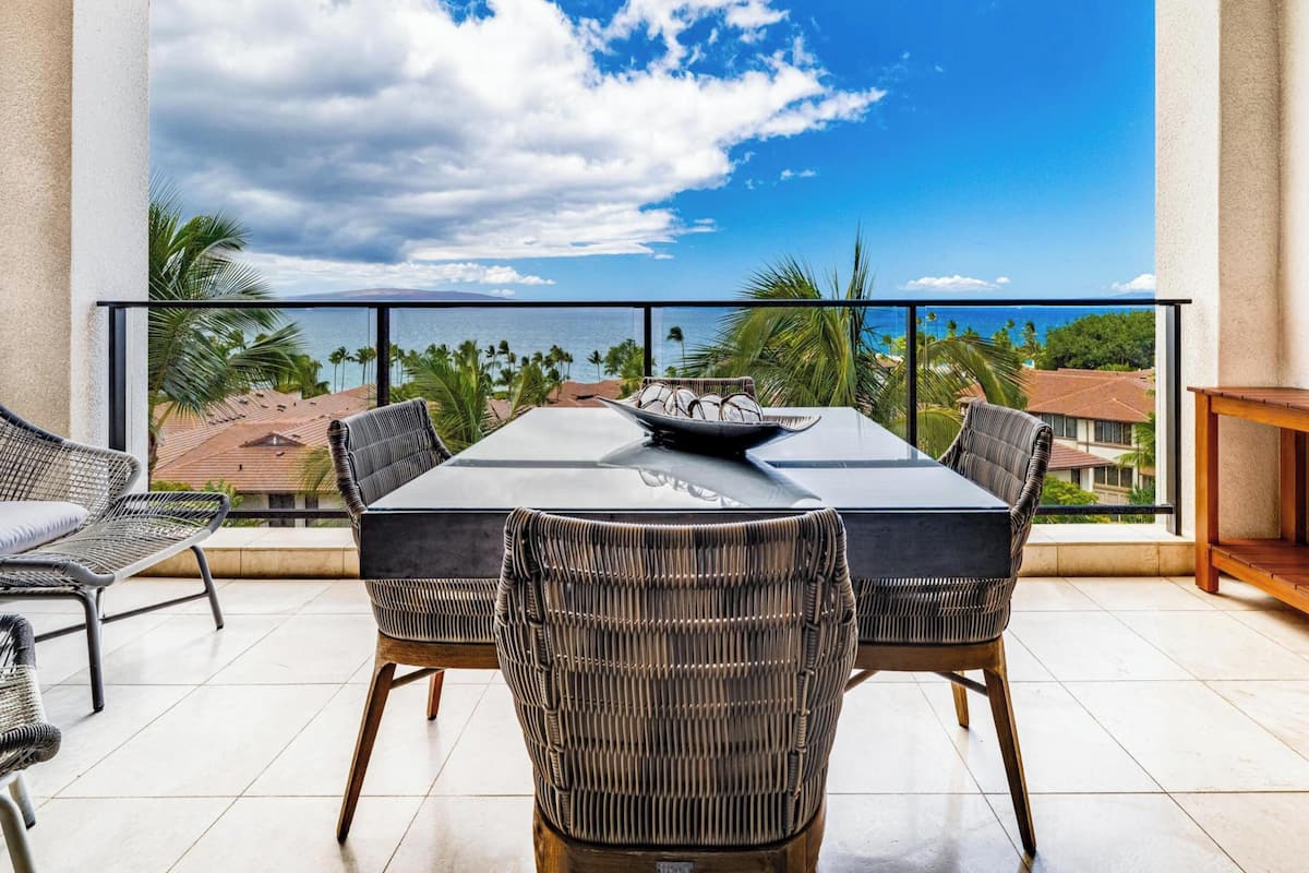 Condo, 2 Bedrooms, Ocean View (404) | Front of property