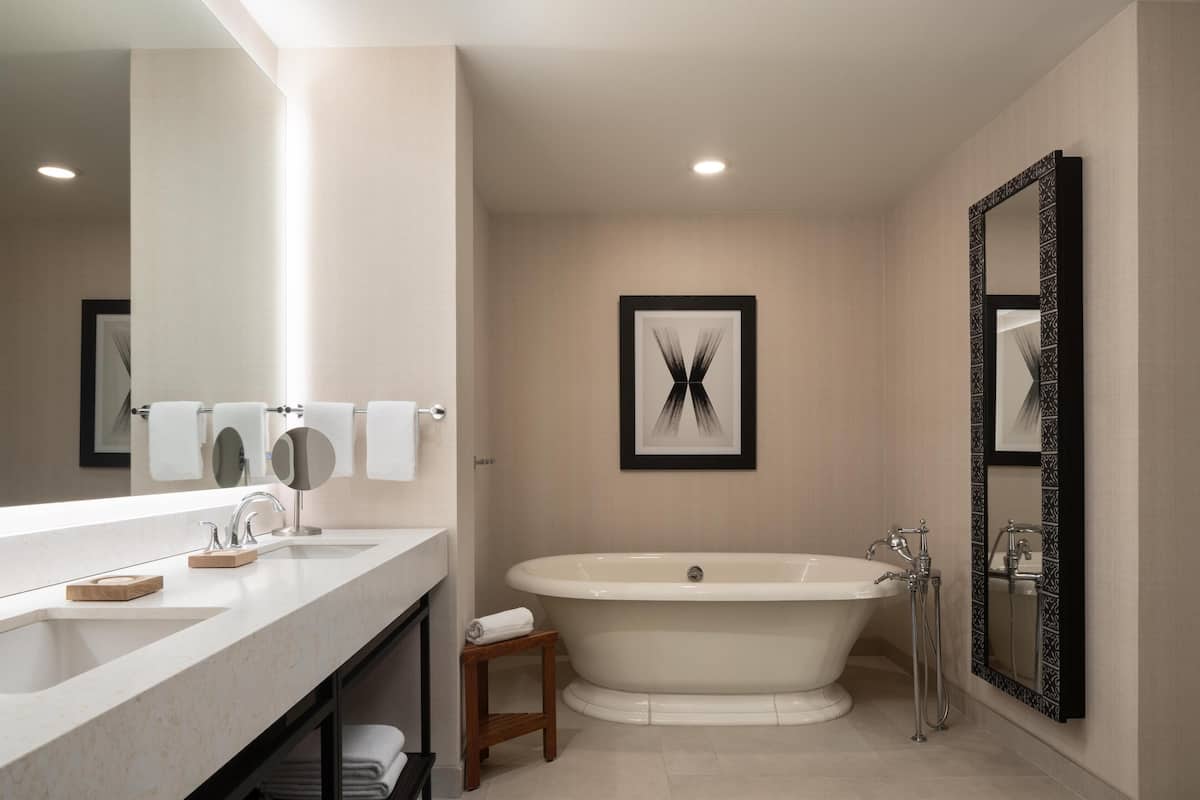 Presidential Suite | Hypo-allergenic bedding, down comforters, pillowtop beds, in-room safe