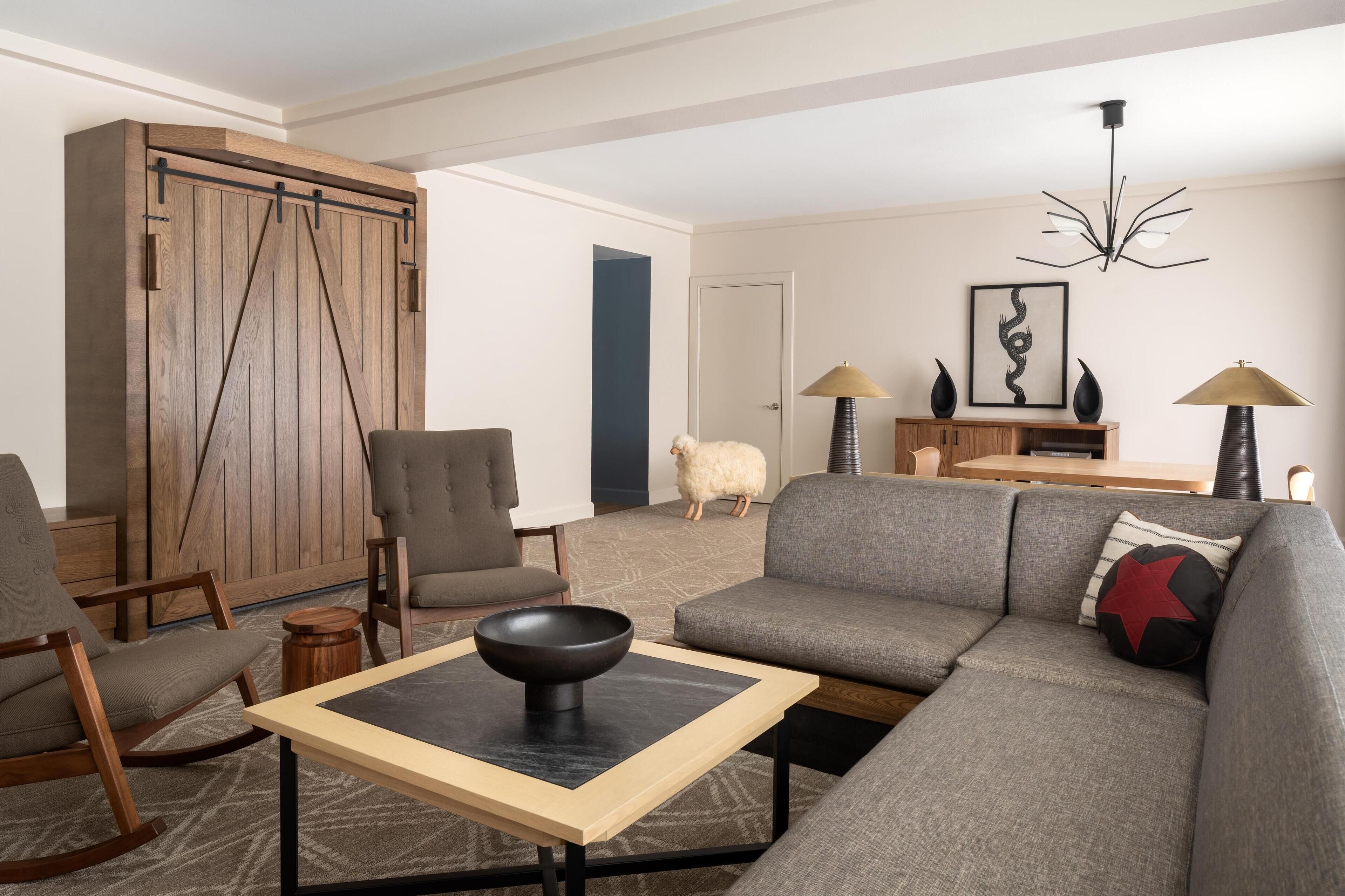 suite (crooked river) | hypo-allergenic bedding, down duvets, pillow-top beds, in-room safe