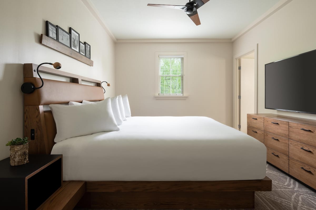 Family Suite | Hypo-allergenic bedding, down comforters, pillowtop beds, in-room safe