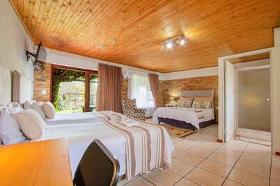  Airport Bird & Game Lodge