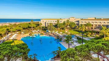 Piscina coperta, 2 piscine all'aperto, ombrelloni da piscina, lettini