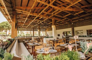 5 restaurants; breakfast, lunch, and dinner served - Valentin Sancti Petri (Chiclana de la Frontera)