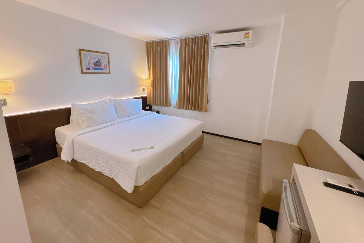 Standard Double Room | 迷你吧、客房內保險箱、書桌、免費無線上網
