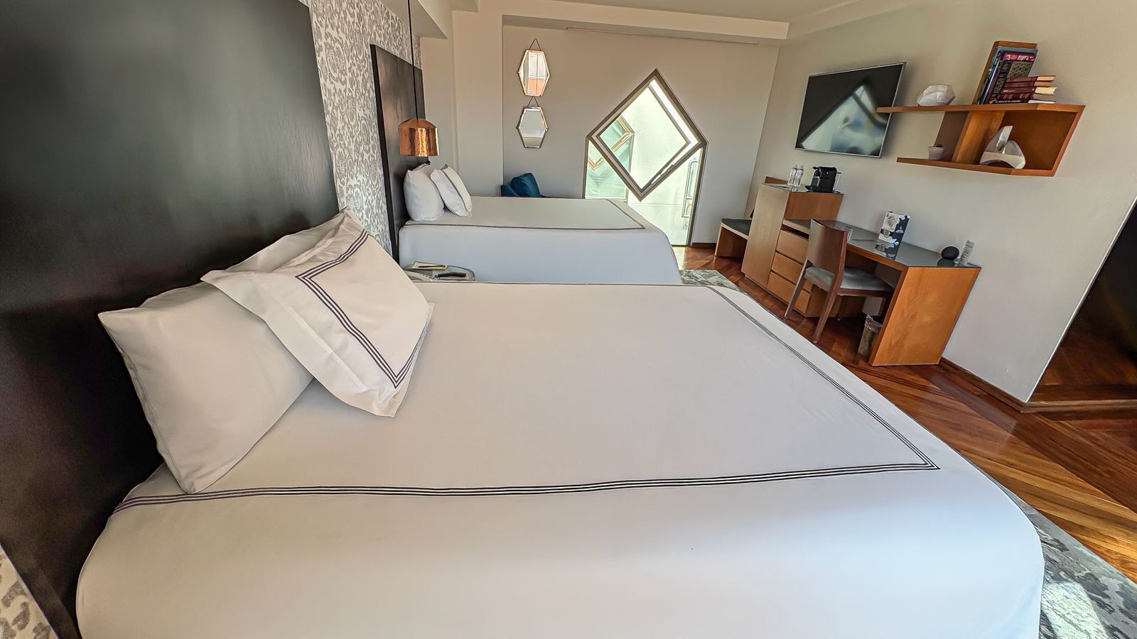 Habitación estándar, 2 camas Queen size | Ropa de cama de alta calidad y minibar 