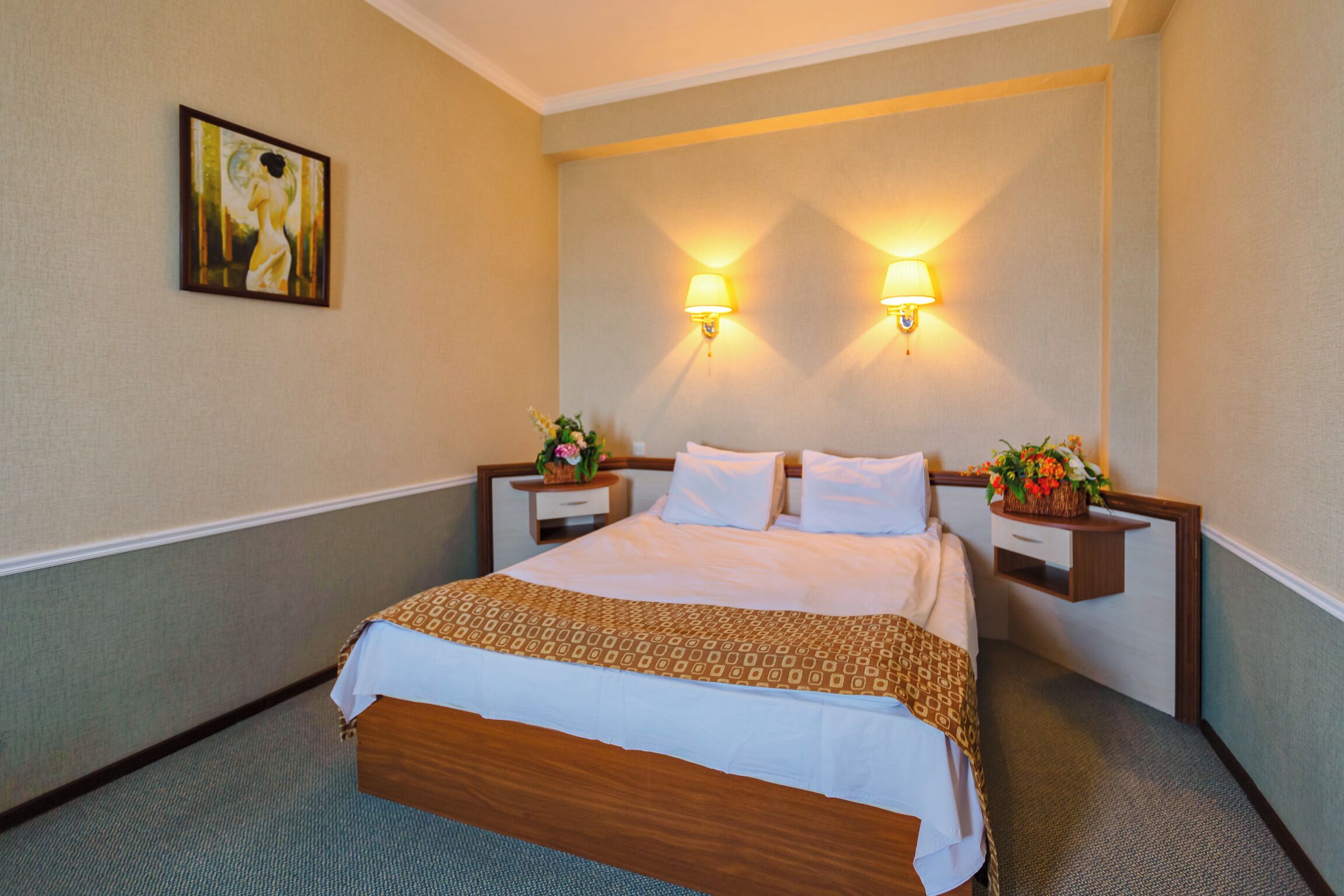 Luxe beddengoed, een kluis op de kamer, een bureau