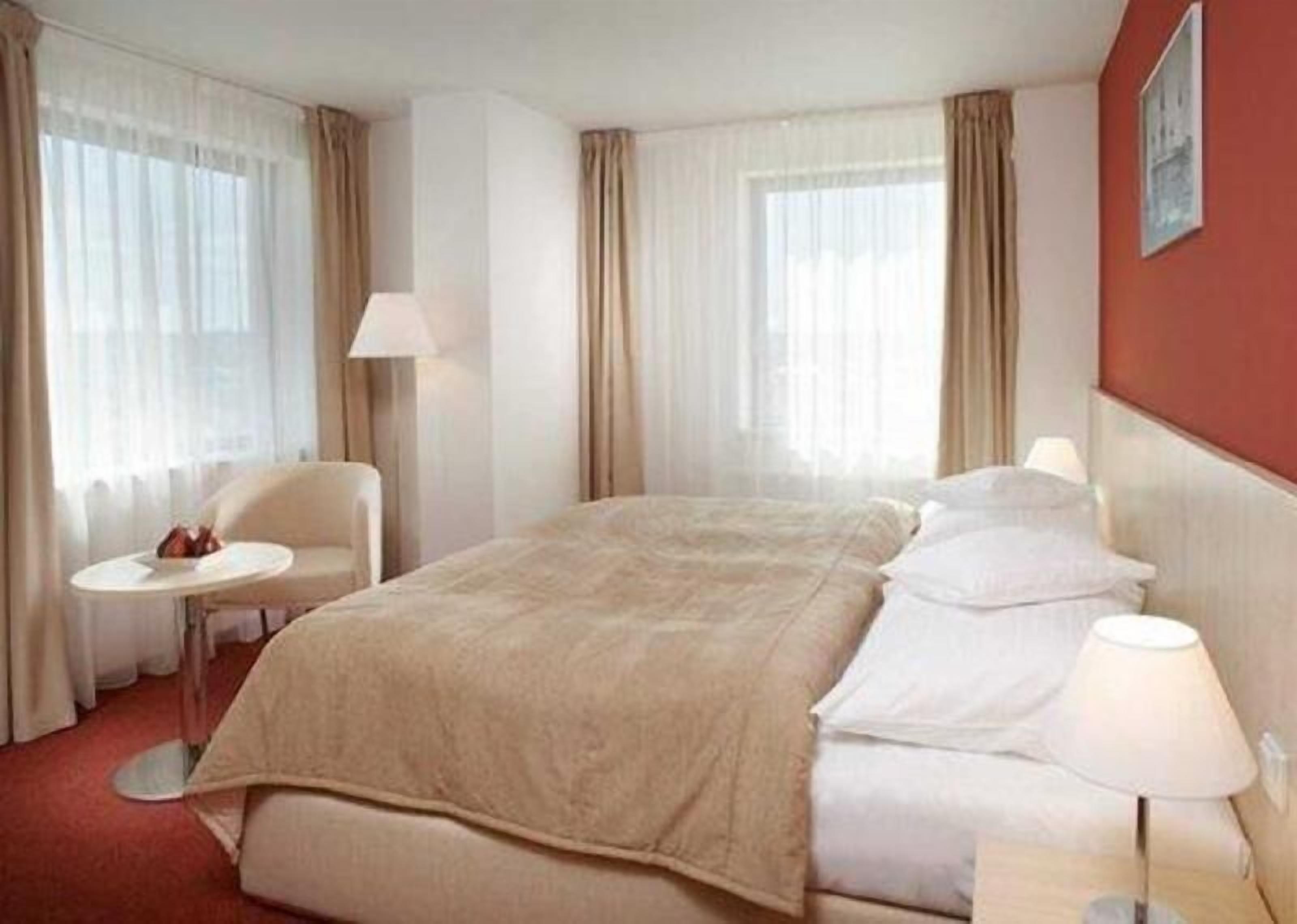 Coffres-forts dans les chambres, bureau