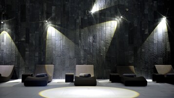 2 albercas techadas, alberca al aire libre por temporada y camastros