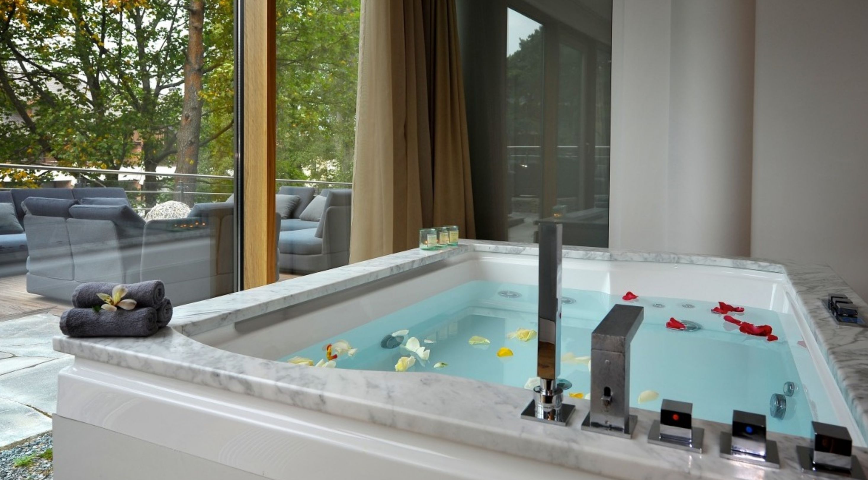 couples treatment room(s), sauna, hot tub, turkish bath/hammam