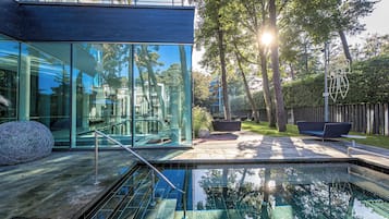 2 indoor pools, seasonal outdoor pool, sun loungers