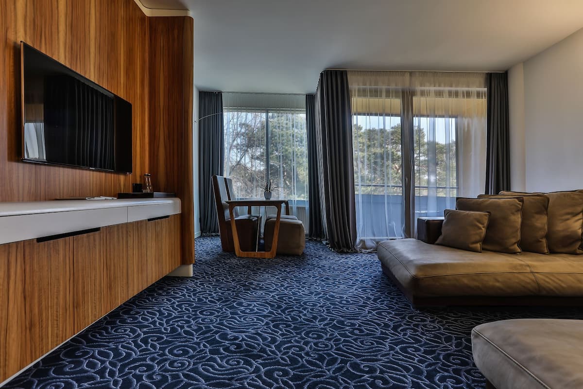 Deluxe-Suite (Design Building)