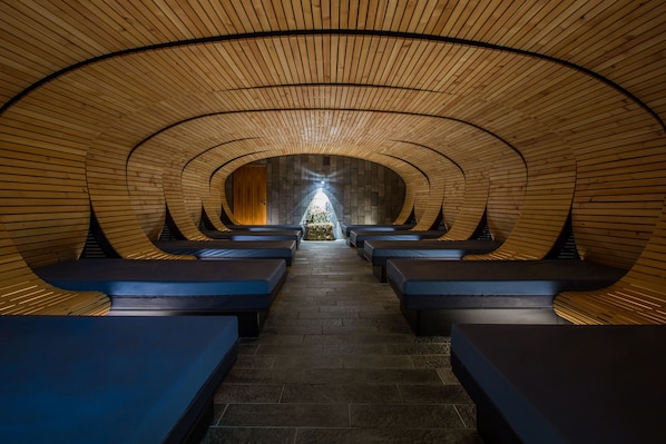 Couples treatment room(s), sauna, hot tub, Turkish bath/hammam