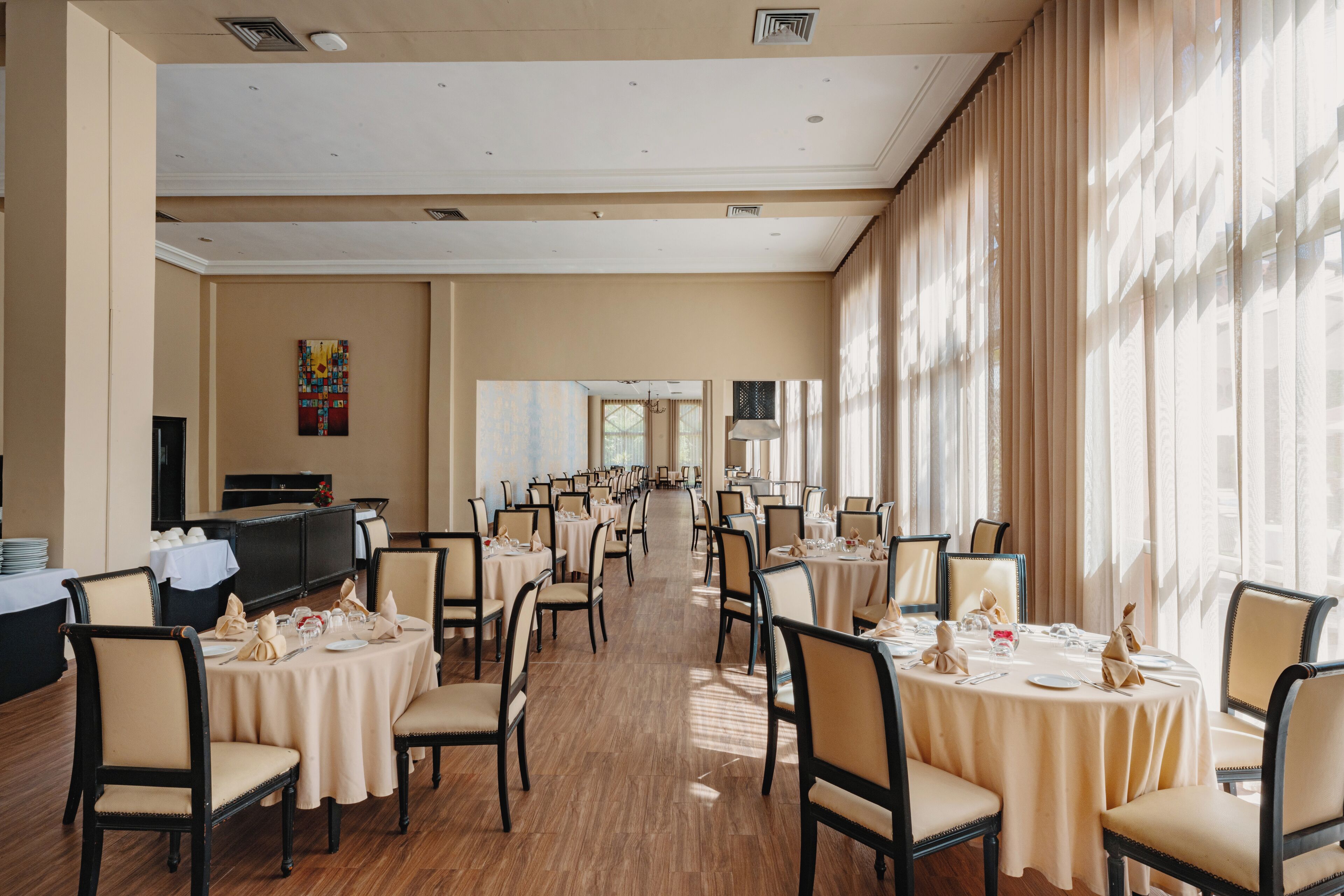 2 restaurants, breakfast, lunch served; local and international cuisine