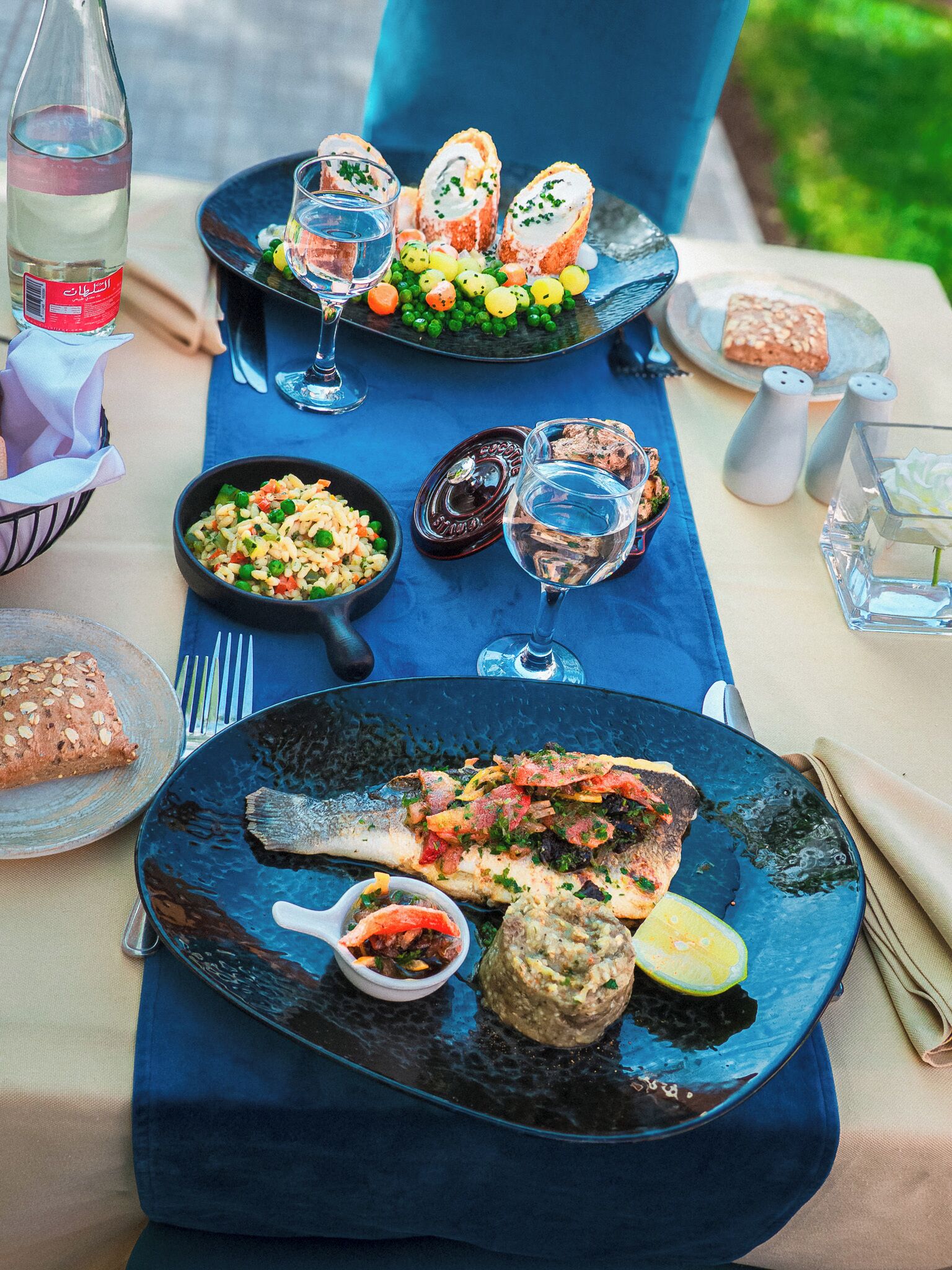 2 restaurants, breakfast, lunch served; local and international cuisine