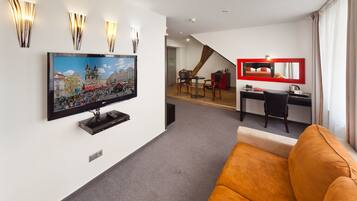 Familienapartment, 1 Schlafzimmer | Minibar, Zimmersafe, Schreibtisch, schallisolierte Zimmer