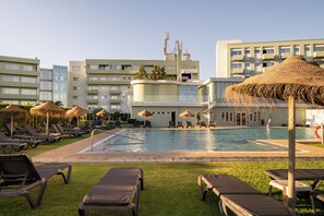 Outdoor pool, pool loungers