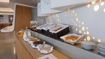 Café da manhã com buffet grátis todos os dias