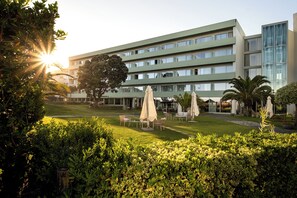 Front of property – evening/night - Axis Ofir Beach Resort Hotel (Esposende)