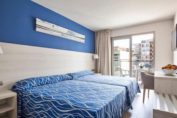 In-room safe, desk, WiFi (free), bed sheets