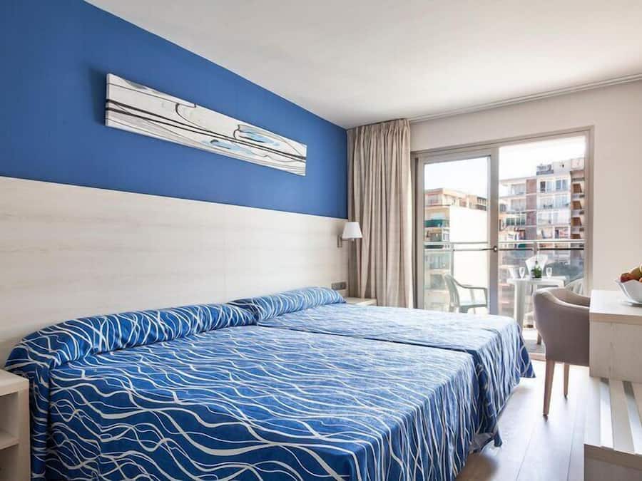 In-room safe, desk, WiFi (free), bed sheets